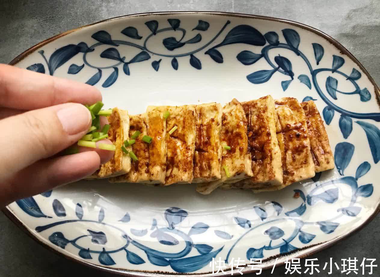 可口|豆腐这样做,大人孩子都爱吃,鲜嫩可口,2块钱能做一大盘