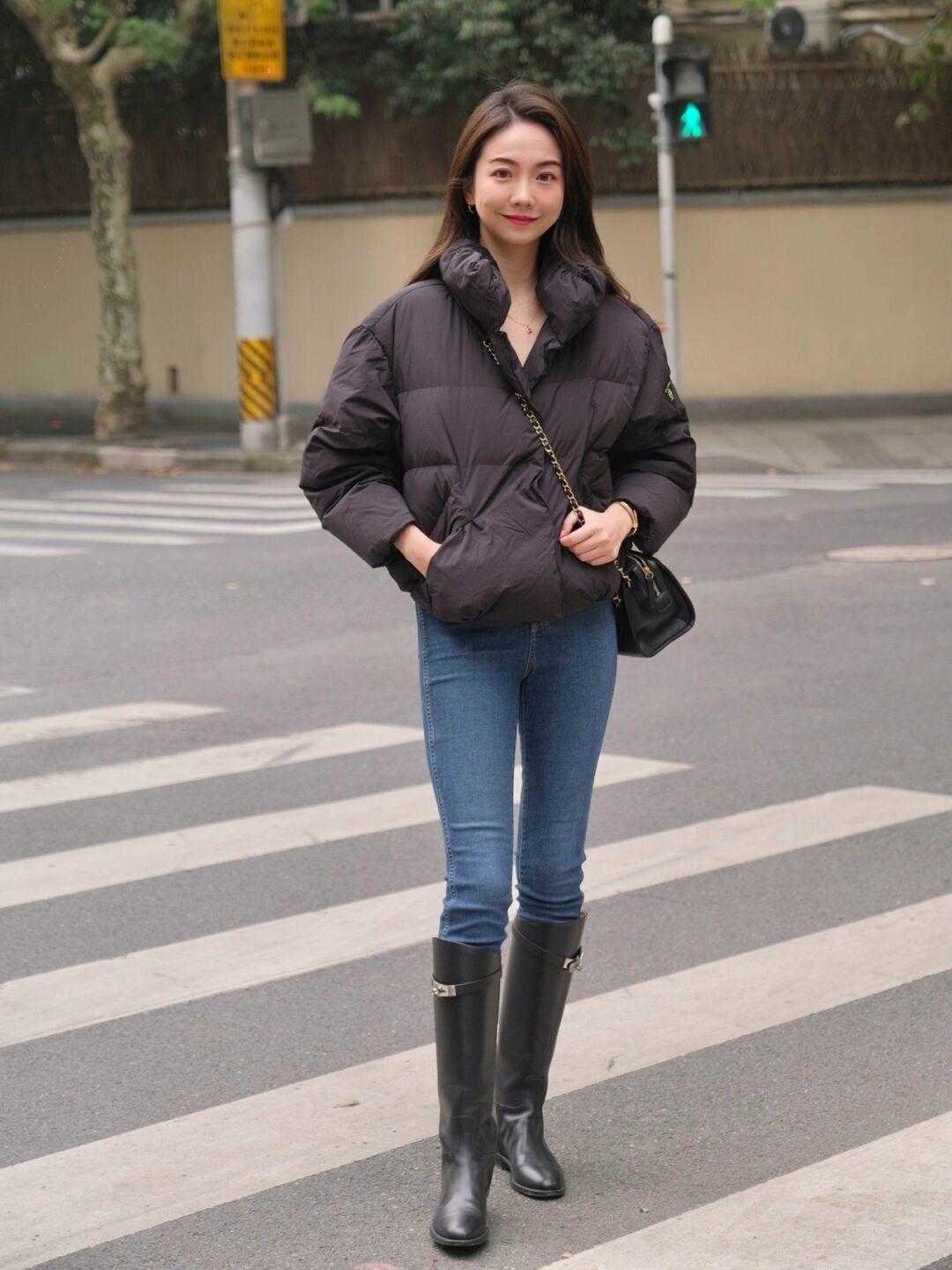 羽绒服|又被“黑色羽绒服”惊艳到,款式简单却很显气质,你有了吗?