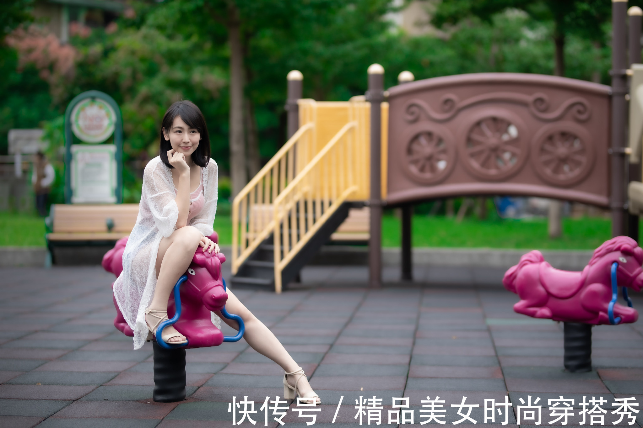 防晒|清凉干净的穿搭才会更吸引眼球，一件吊带、一件防晒长衫足矣