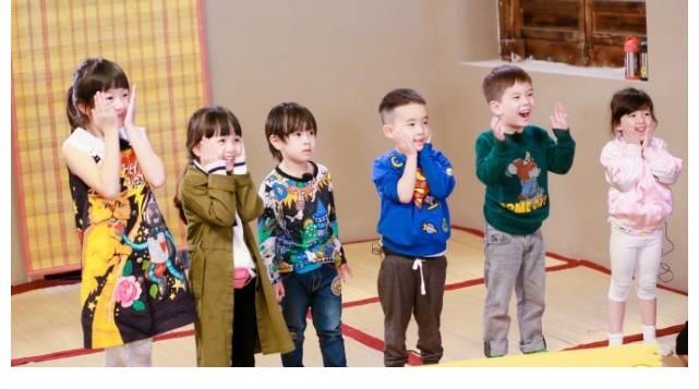 《爸爸5》萌娃重聚，neinei給泡芙補(bǔ)習(xí)英文，max身高超Jasper