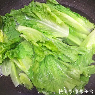 生菜不炒才更好吃，3分钟就能搞定，脆嫩爽口，上桌就被抢光