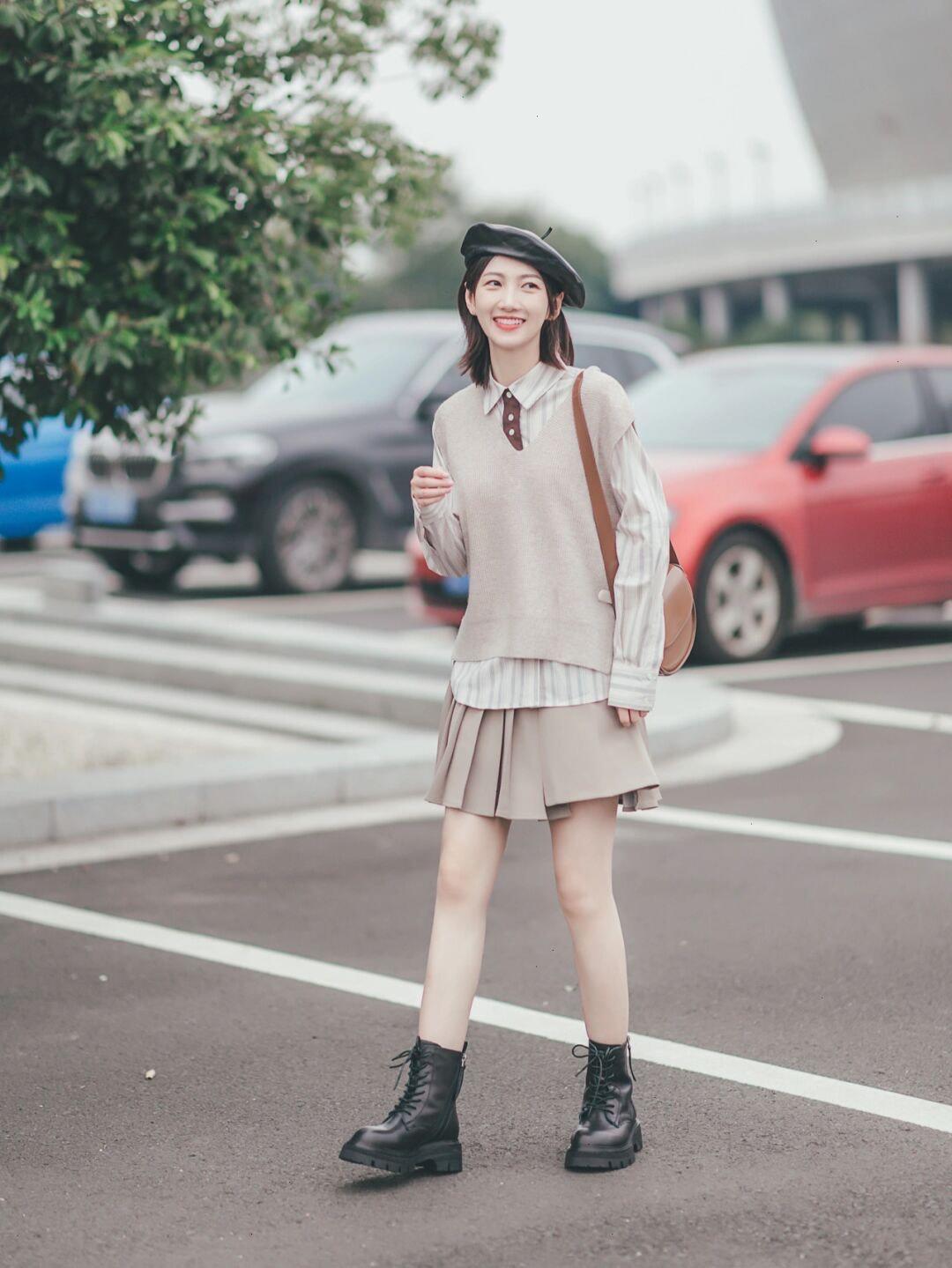 搭配|秋季通勤风怎么穿?白色长款大衣+牛仔裤,清新又时尚!