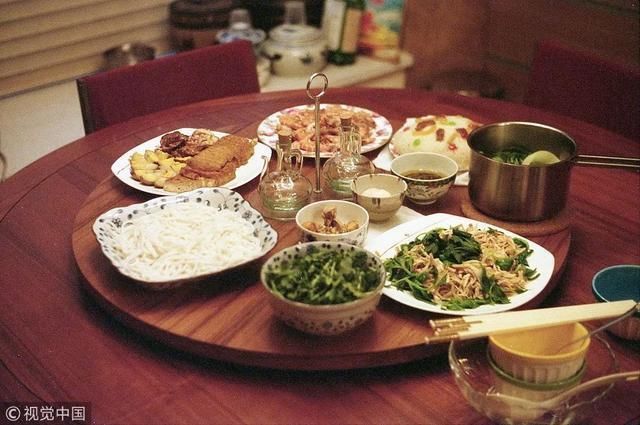 宠物|梳头发现小米粒,爸爸急忙带女儿去医院,医生:还好来得及时