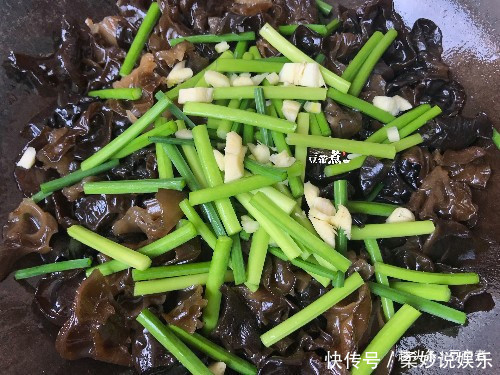 黑木耳|炒个木耳,噼噼啪啪响,锅要炸了一样,只需一个小窍门,就能解决