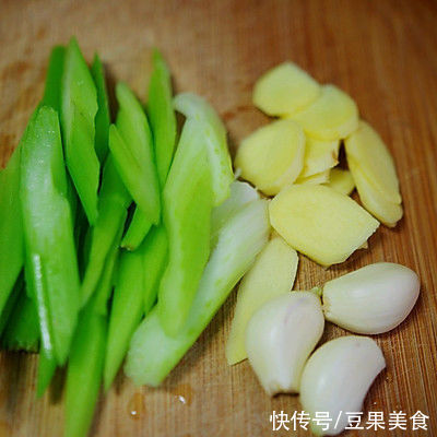 #东古家味美食#家常版三杯鸡