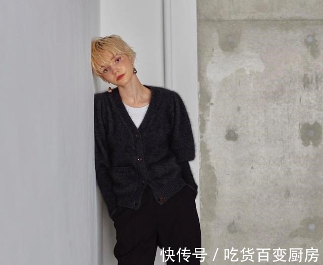 裤装 今年流行这样搭配黑色针织衫,四种穿搭法时髦有范儿,显瘦又得体!