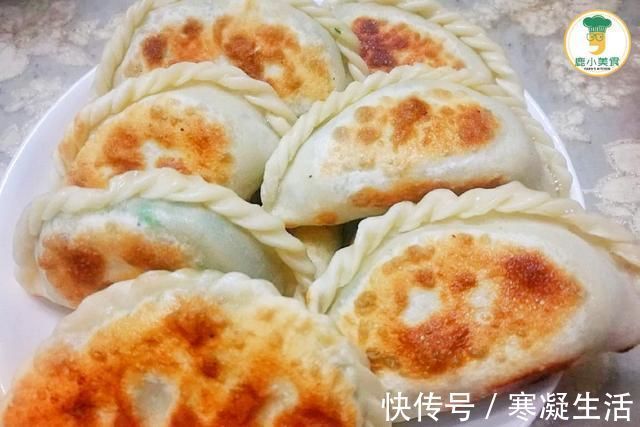 馅料|韭菜盒子的馅料,韭菜处理是关键,掌握2个技巧,韭菜鲜嫩不出汤