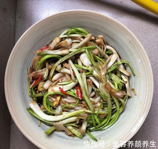 它是“菜中灵芝”，人们都说“餐前饭后吃6个，郎中不打门前过”！