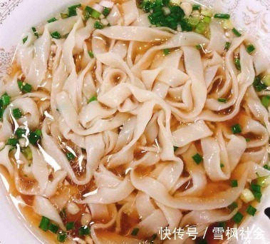 在家做手擀面不难,30年面点师傅教你2招,面条爽滑不易糊,好吃