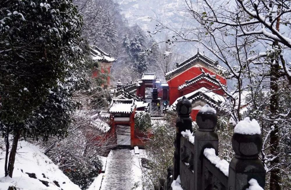 风雪|风雪武当山，仙境藏玄机！大雪封山时，道人、隐士都在干什么！