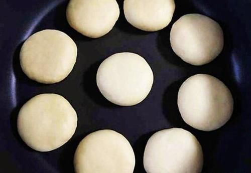 做这种饼不加一滴水，不含添加剂，松软香甜，大人孩子都爱吃！