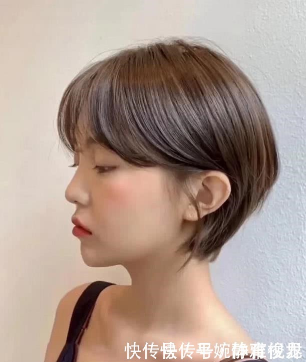 短发|四五十岁的女人,发型适合留短不留长,试试这5款,显气质又好看