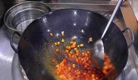 正确做法|做鱼时，去腥最忌加酒加醋，大厨教你正确做法，上桌就扫光，真香