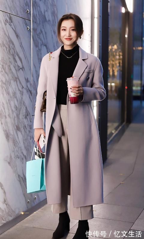 毛呢|街拍:美女留着男生同款的短发,整体形象很有干练气息