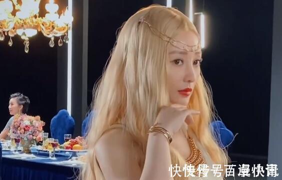 金发|柳岩金发cos雅典娜，美艳脱俗，性感妩媚，大秀S型好身材