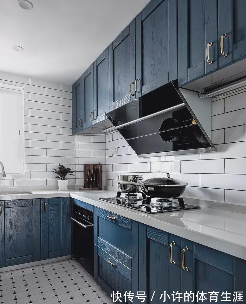 地砖|147㎡美式小豪宅,玄关六边形地砖美极了,原木餐厅低调大气