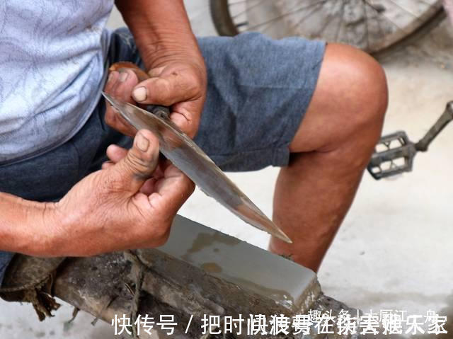 刀石|不管菜刀有多钝，大厨教你这样做，不用磨刀石，菜刀一样锋利如新