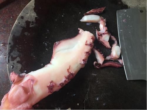 胡萝卜片|炒蒜苔，焯水还过油？其实都不对，这样做翠绿又鲜嫩