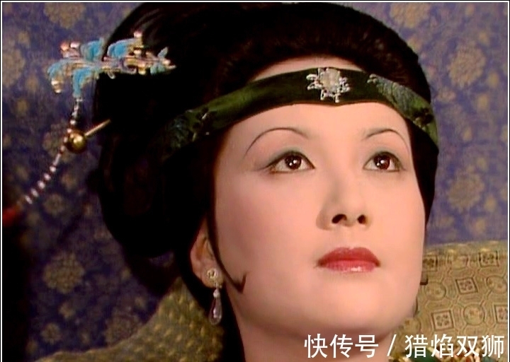 王夫人|薛家进贾府后，王熙凤为何一直暗中赔钱？薛宝钗的生日宴就有端倪