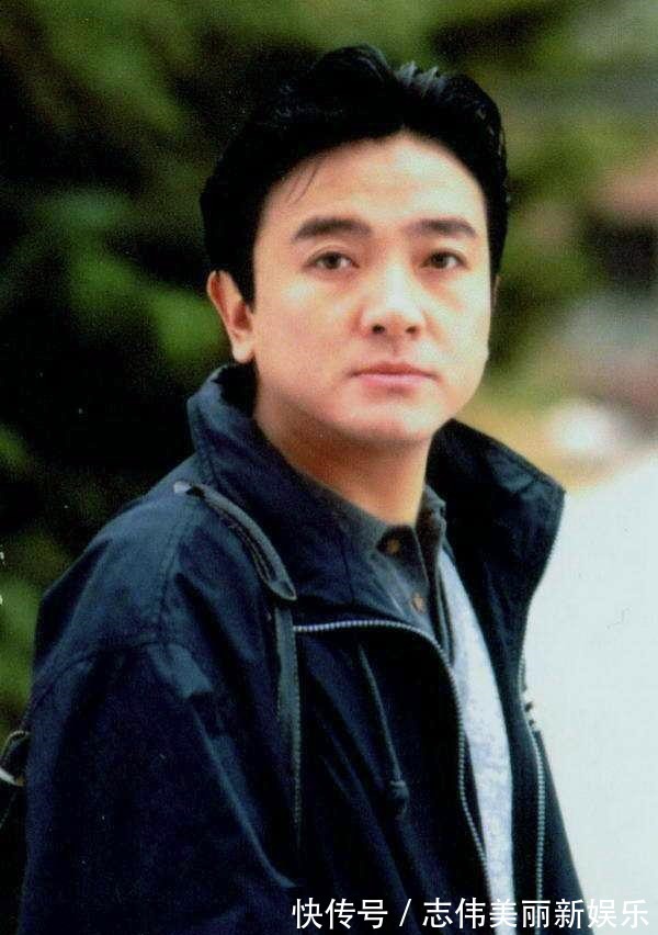 80年代《虾球传》的俩英俊少年靠“颜值”红遍全国,后来怎样