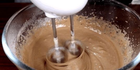 白糖|不用烤箱、不用奶油，教你做入口即化的慕斯蛋糕，一看就会超简单