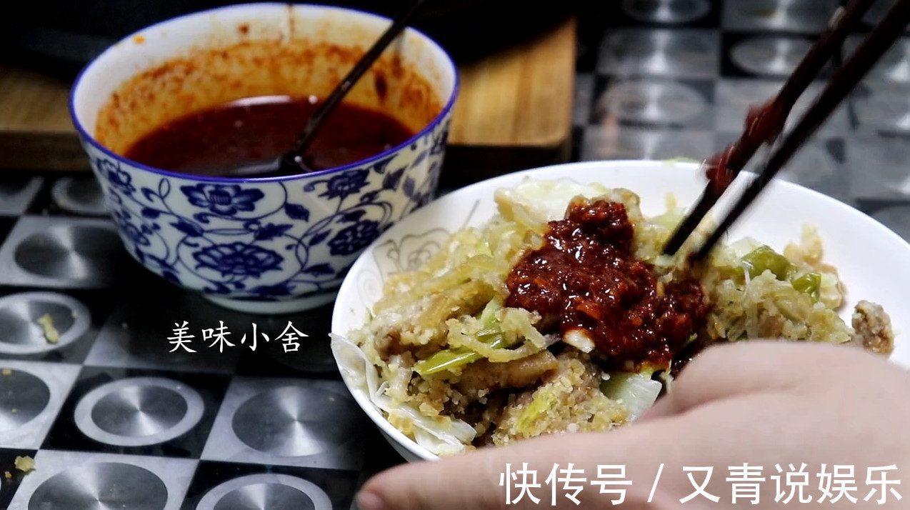 猪肉和粉条别再乱炖了，教你个农村特色吃法，一做一大盆不够吃