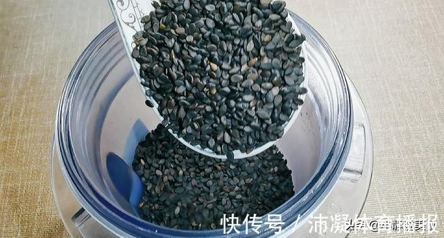 养生|96岁老中医分享的黑芝麻养生吃法,做一次吃半个月,太实用了