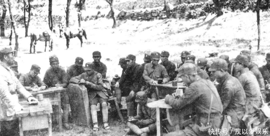 干什么|八路军帽子上的两颗扣子,到底是干什么用的,你知道吗