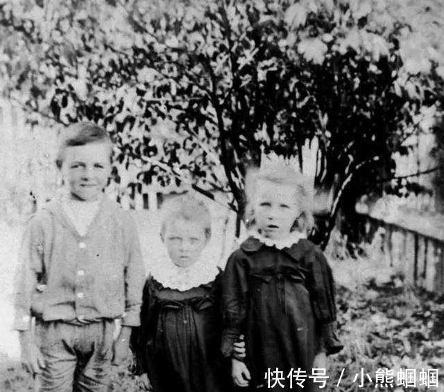 这19张老照片,似乎在某一瞬间,让人感到一丝诡异