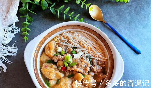 3样食材巧搭配，扔进砂锅炖一炖，汤鲜味美，一大锅连汁都不剩！