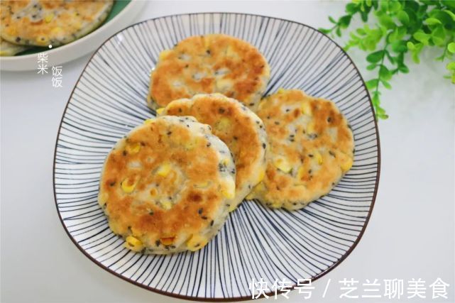 黑芝麻|夏季玉米正鲜嫩，搭配这两种面粉烙饼，又香又软，早餐吃很合适