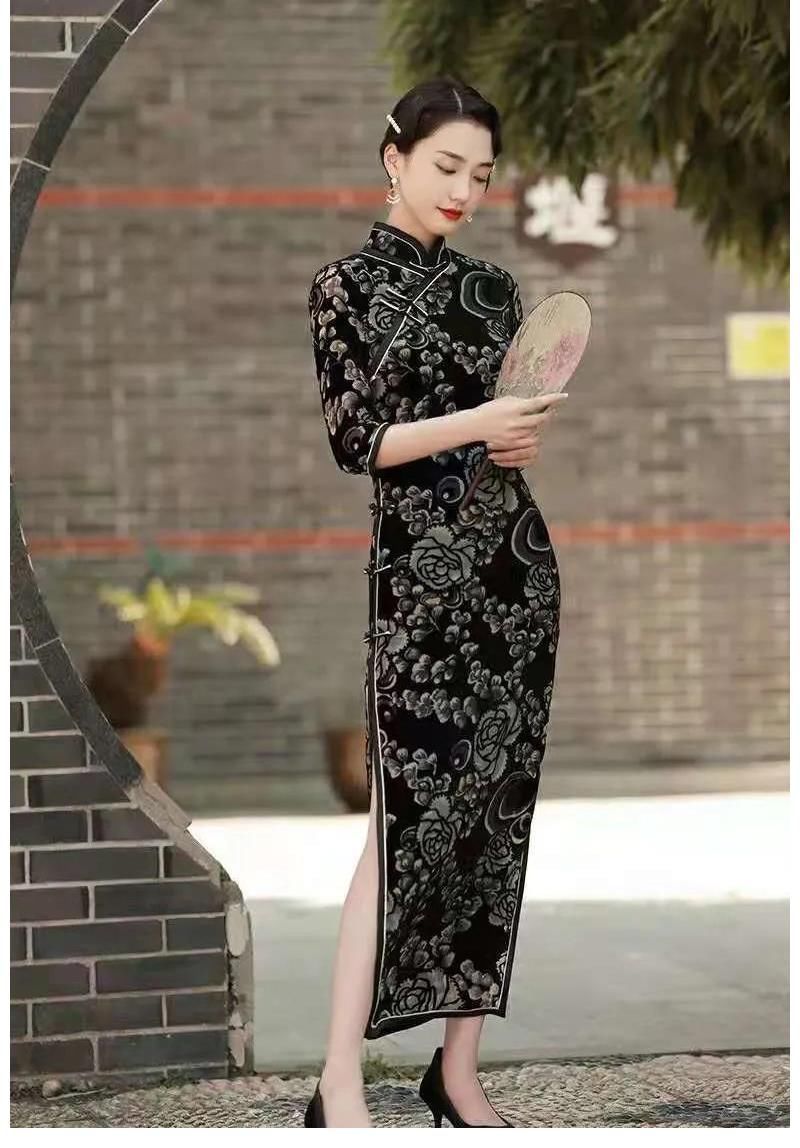 写真 中国女性为什么都喜欢穿旗袍,除了展现女性的优雅和气质外,而是情怀