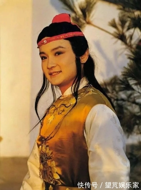 芳官|芳官醉酒，袭人为何扶她睡贾宝玉床上你看她偷偷和宝玉干了些啥