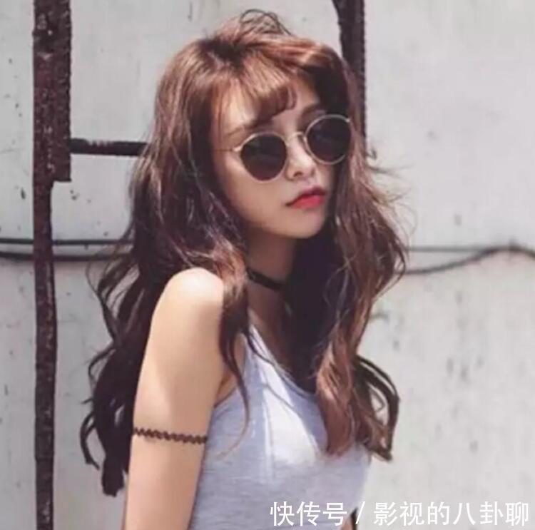 圆脸|别再披头散发了,这有10款适合圆脸的中卷发型,可甜可盐