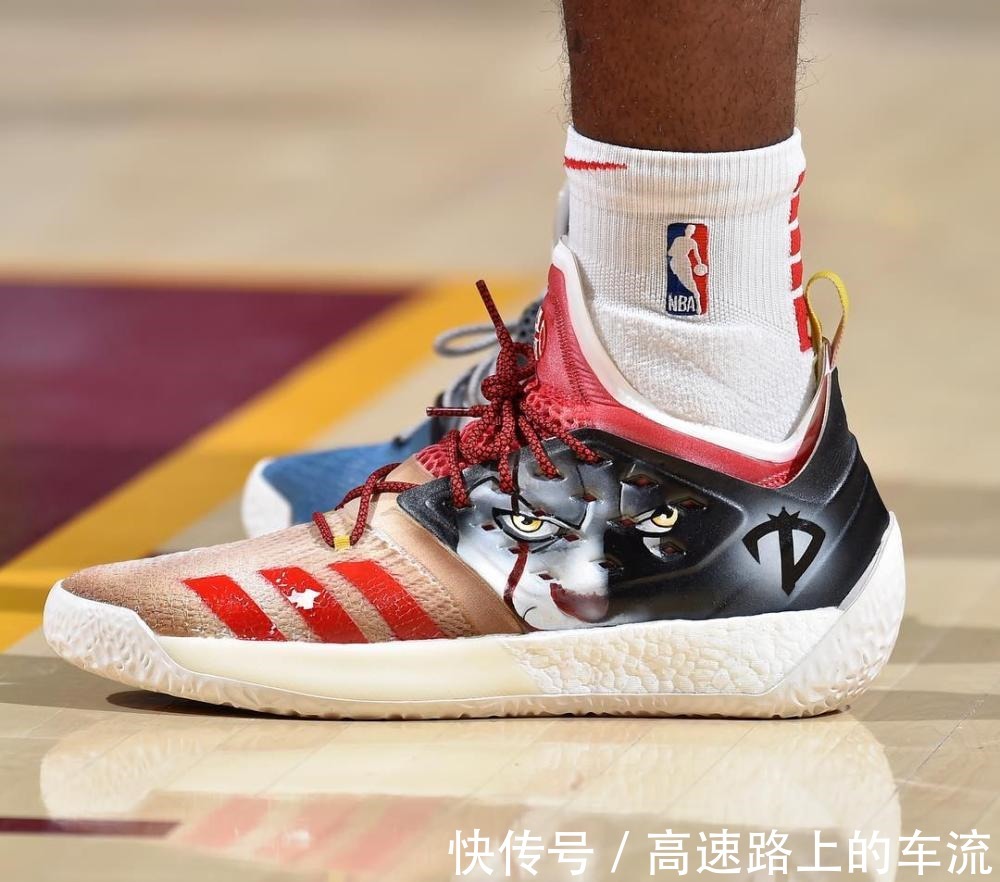 精选|塔克穿FOG实战真是赢了! 一周NBA赛场球鞋上脚精选!