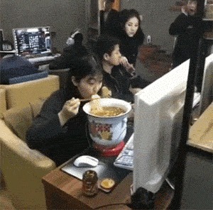 |搞笑GIF趣图:当你和男友聊天突然生气的时候!