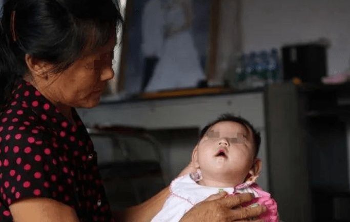 睡眠质量|有种哄睡方式早被摒弃,多数老人还在犯,很伤孩子大脑