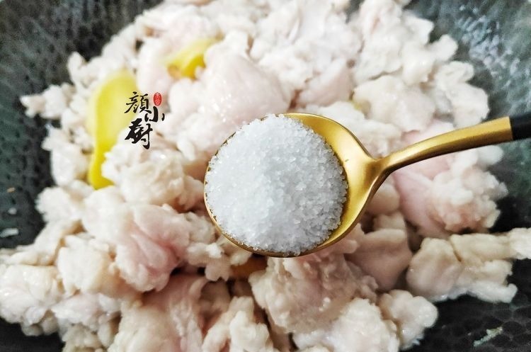 熬猪油时,只加水是错的,多加这2样,猪油又香又白,放1年不坏