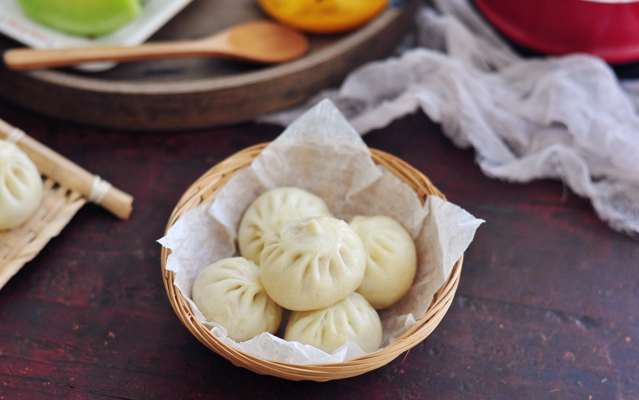 皮软馅嫩的小笼包,一口一个超满足,蒸一锅也不够吃