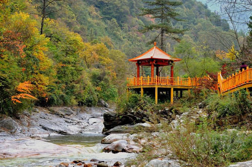 宝鸡一“草根”景区走红，称“陕西小九寨”，网友戏称：最强逆袭