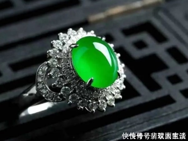 垫色|这两种低端翡翠造假技术每年染出千万元假货流向市场,你信吗?