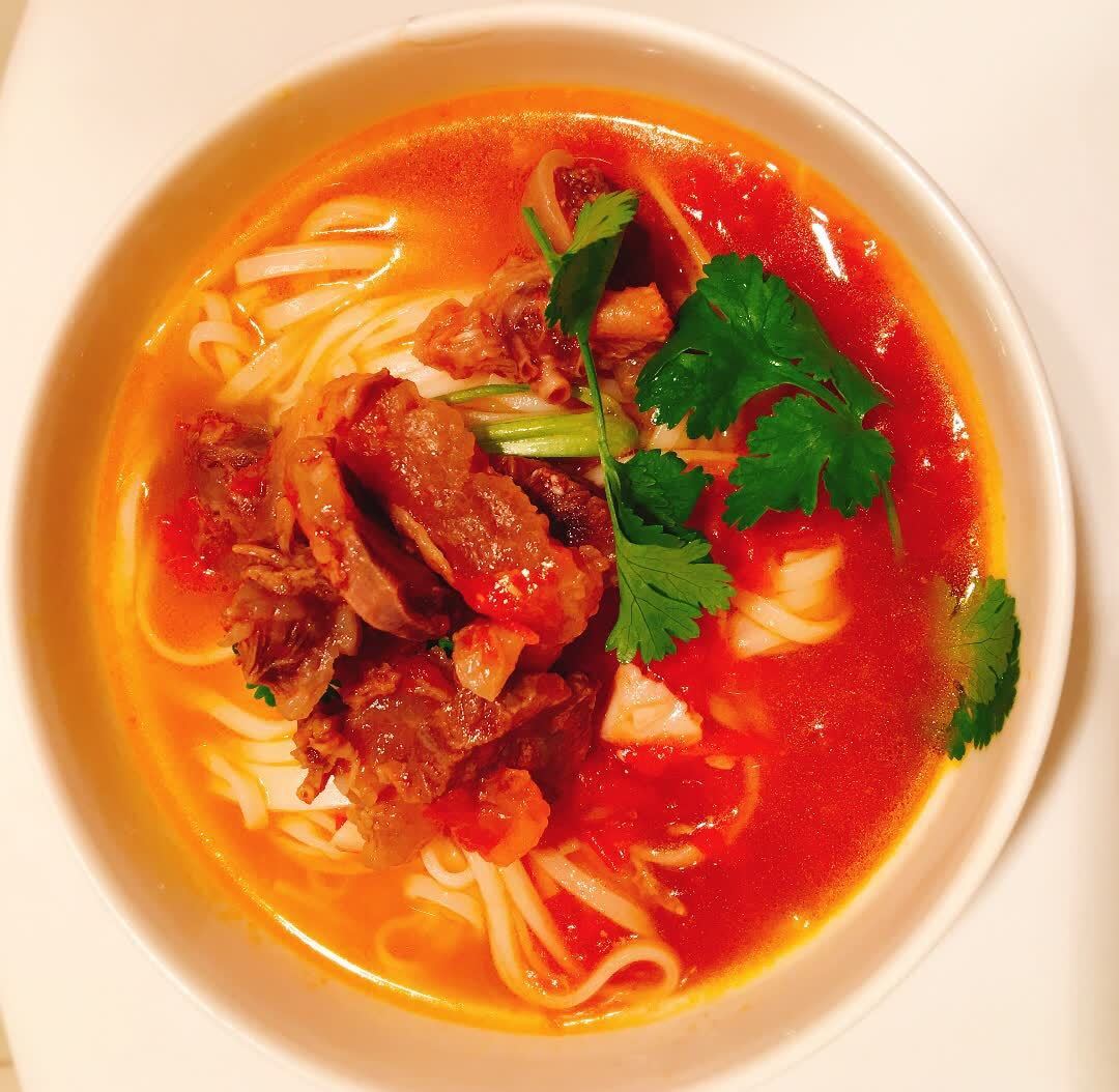 10分钟做好番茄牛腱面，教你在家做，牛肉软烂入味，连汤都不剩