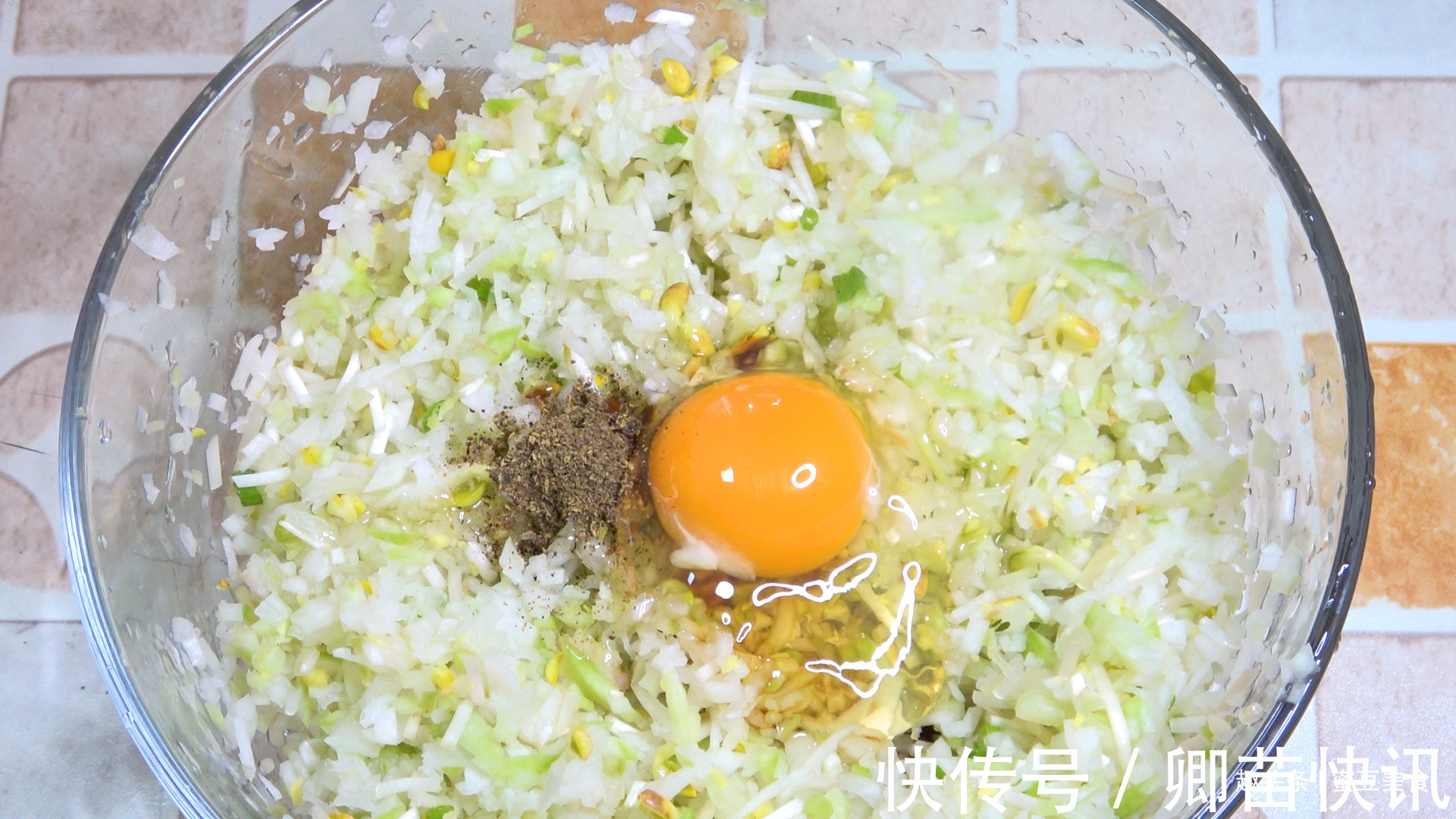 淀粉|炸萝卜丸子别只知道加面粉、淀粉,多加2样食材,金黄酥脆不油腻