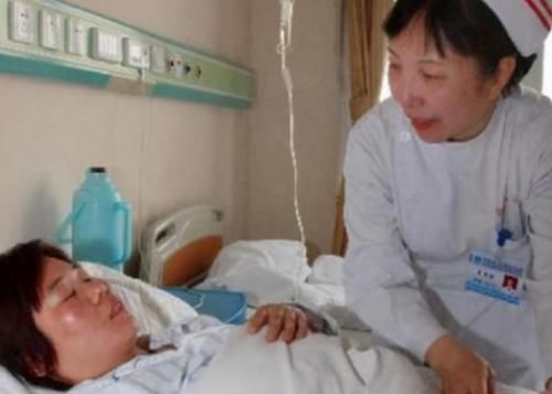 都是剖腹产，被压肚子的产妇和不压肚子的产妇，到底有啥差别？