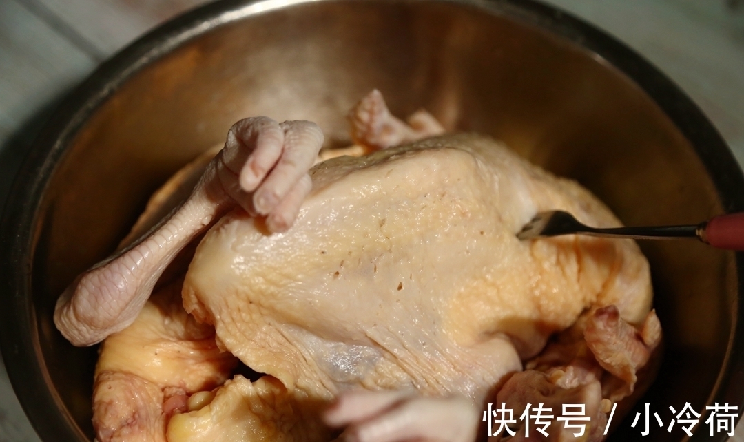 红烧酱油|跟30年老大厨学来的秘制鸡做法:外焦里嫩,筷子一扒就脱骨!