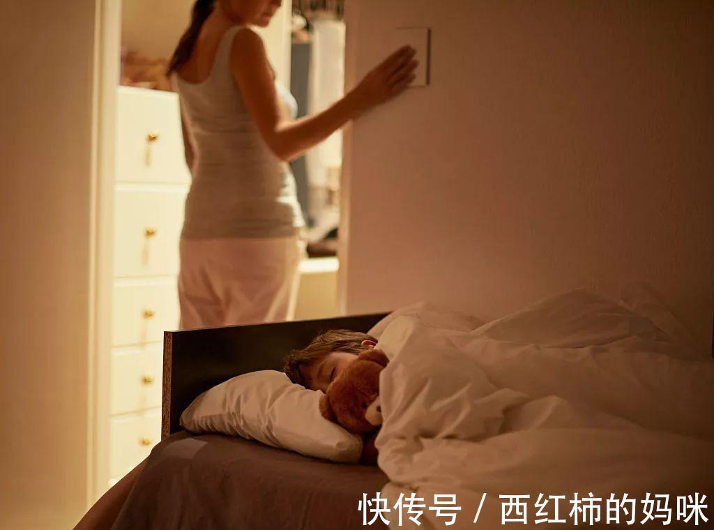 睡眠|孩子睡前养成这三个坏习惯,将来身高发育或受阻,最好全都改掉
