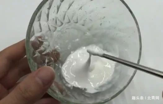 教你不用一滴水，再脏的白鞋边，两三下擦得跟新的一样，干净省力