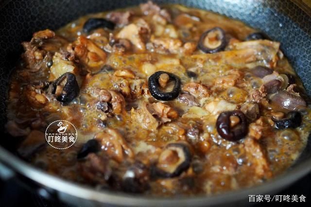 夏天多吃此菜,加上香菇一炖,鲜香嫩滑,我家每周吃三回,太下饭