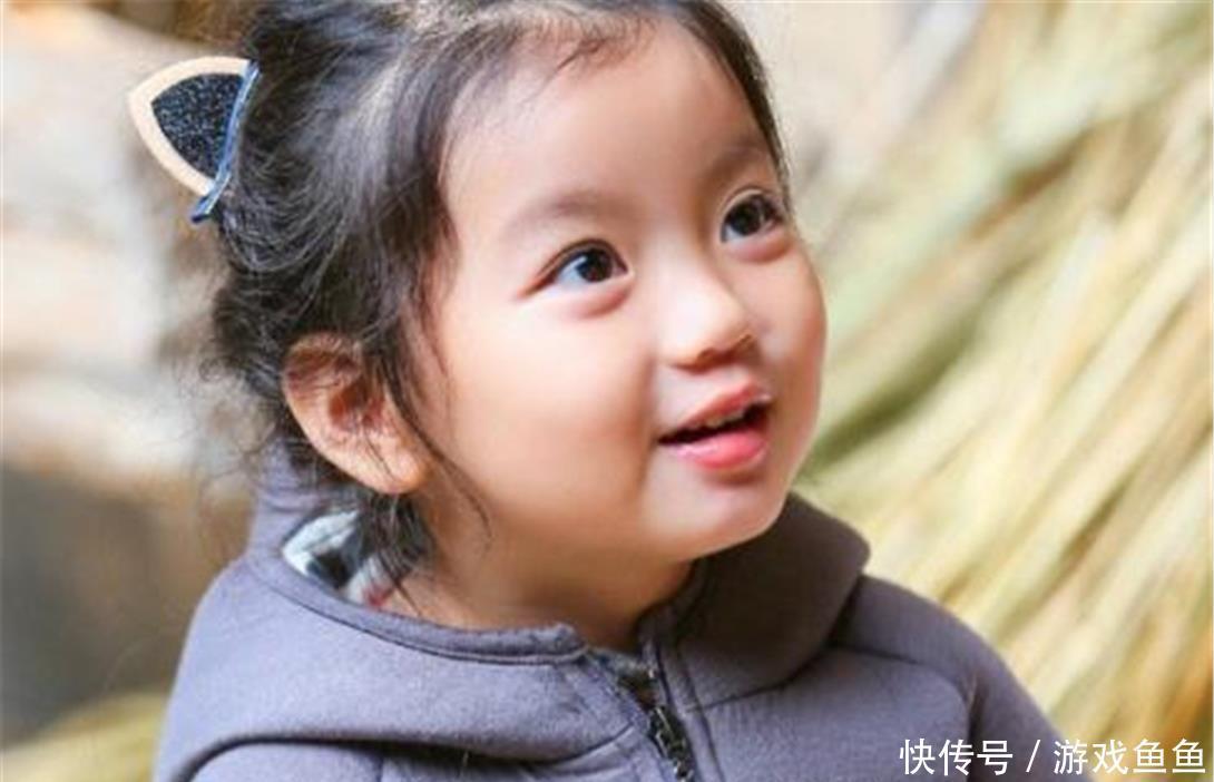 还记得被父母过度消费的阿拉蕾吗?如今才9岁,眼里已经没有光了