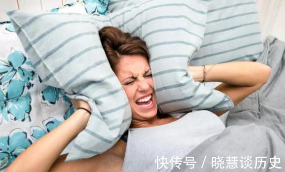 褪黑素|经常失眠,或与这4个因素有关,医生:补充2种营养素,有助改善